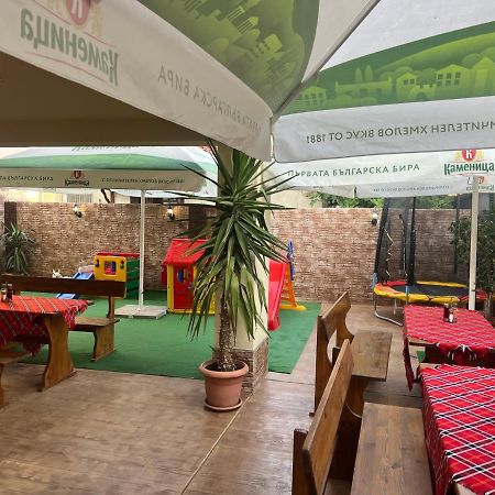 Stamatovi Family Hotel Pomorie Bagian luar foto