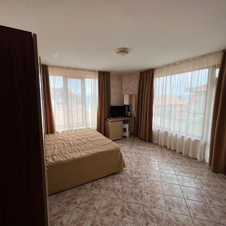 Stamatovi Family Hotel Pomorie Bagian luar foto