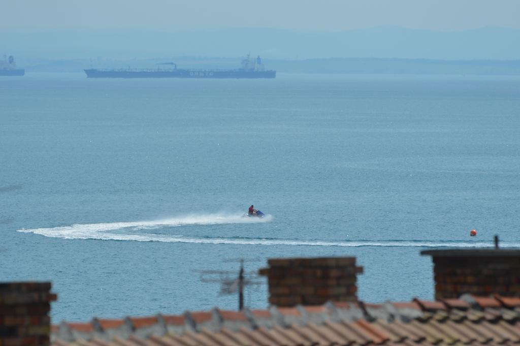 Stamatovi Family Hotel Pomorie Bagian luar foto
