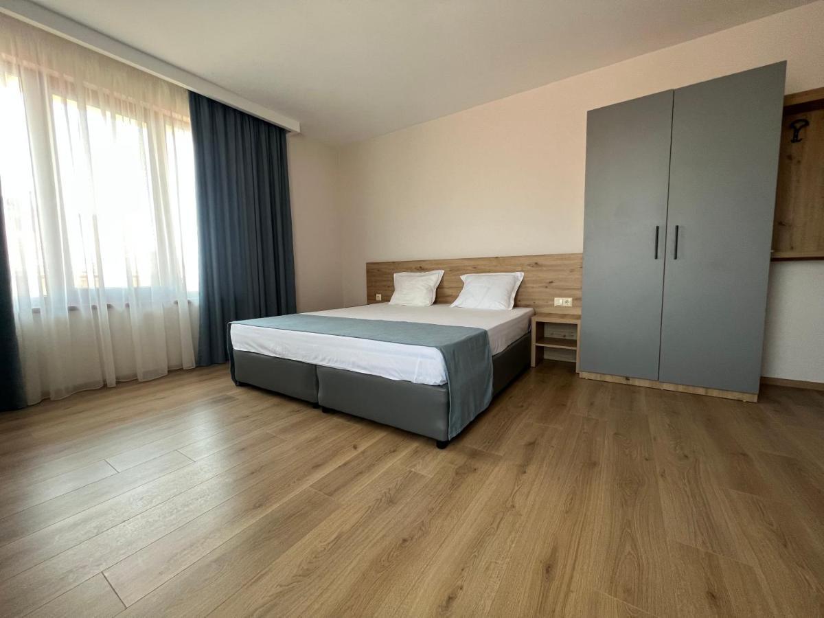 Stamatovi Family Hotel Pomorie Bagian luar foto