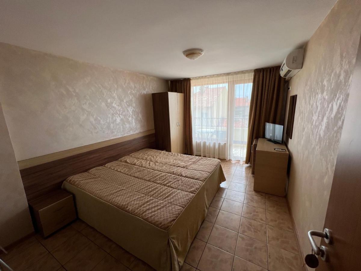 Stamatovi Family Hotel Pomorie Bagian luar foto