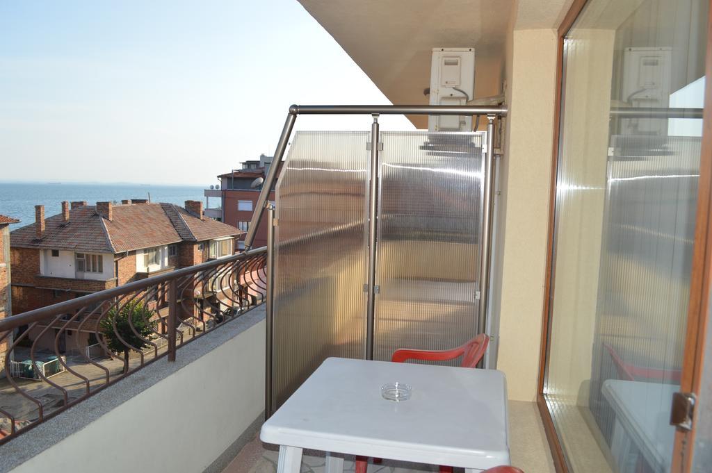 Stamatovi Family Hotel Pomorie Bagian luar foto